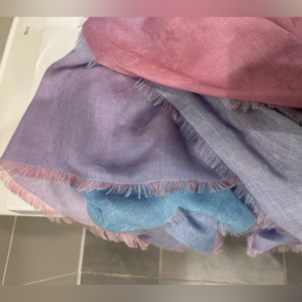 ***SOLD*** Louis Vuitton X Alex Israel Pink Blue Ombré Gradient Shawl - Picture 4 of 6